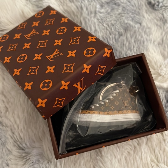 LV High top “Coffee” Keychain - Picture 9 of 9